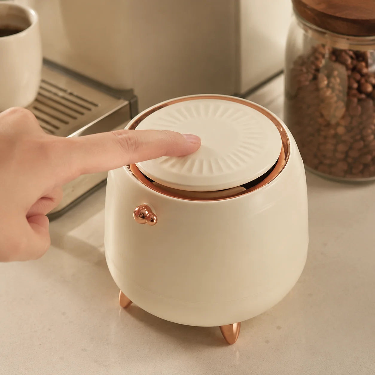 Mini Countertop Trash Can with Lid, Desktop Wastebasket